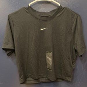 NEW - Cropped Nike Tee